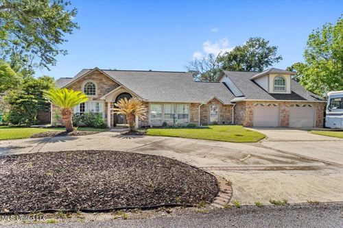 6313 Hermosa Dr, Ocean Springs, MS, 39564-2574 | Card Image