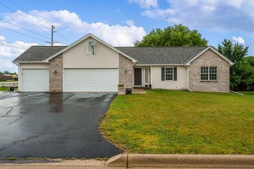 829 Dr Clark Way, South Beloit, IL, 61080-2556 | Card Image