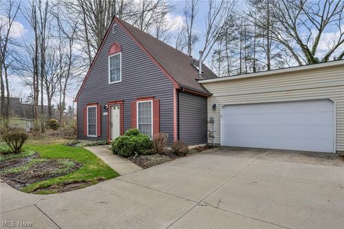 23-2210 Pine Tree Ln #23 Lane, Twinsburg, OH, 44087 | Card Image