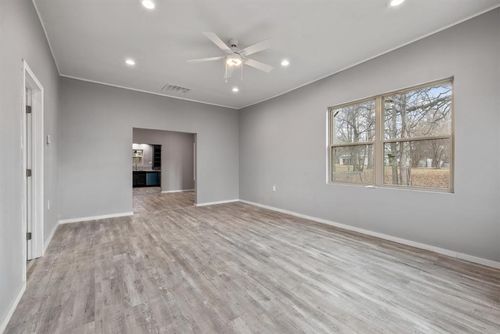 305 E Laurel St, Hugo, OK, 74743-6839 | Card Image