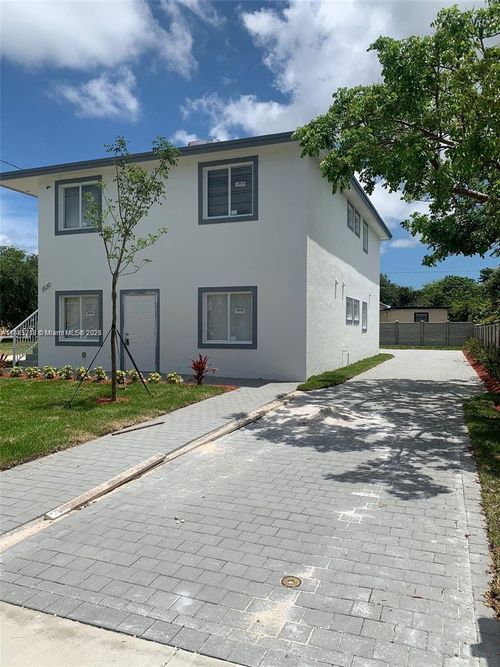 1532-1532 Nw 60th St, Miami, FL, 33142-8111 | Card Image