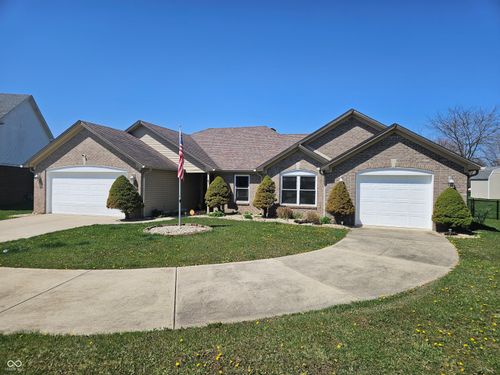 52 Spring Lake Ct, Trafalgar, IN, 46181-8647 | Card Image