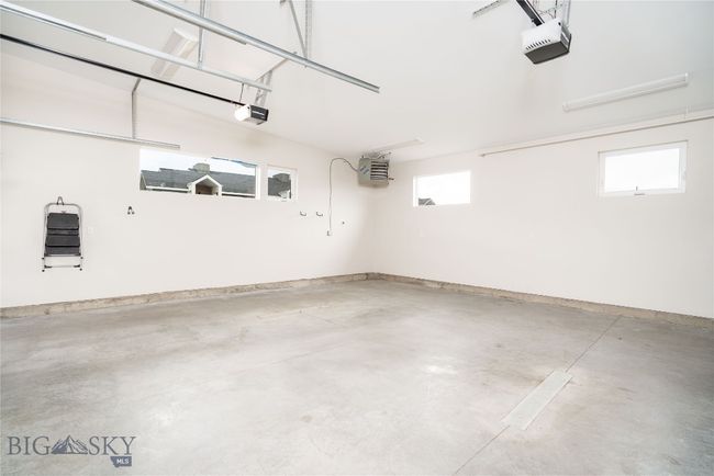 Oversized 2-car garage | Image 31