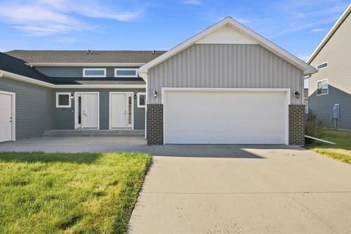 911 Eaglewood Ave W, West Fargo, ND, 58078-8449 | Card Image
