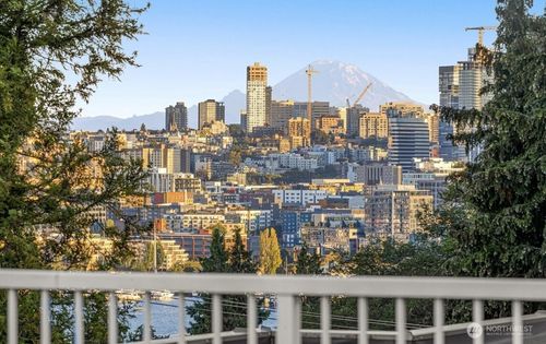apt-204-559 Mcgraw St, Seattle, WA, 98109-5915 | Card Image