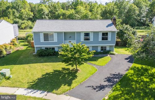 5690 Pebble Dr, FREDERICK, MD, 21703-7000 | Card Image