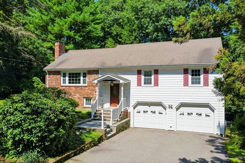 110 Thornberry Rd, Winchester, MA, 01890-3245 | Card Image