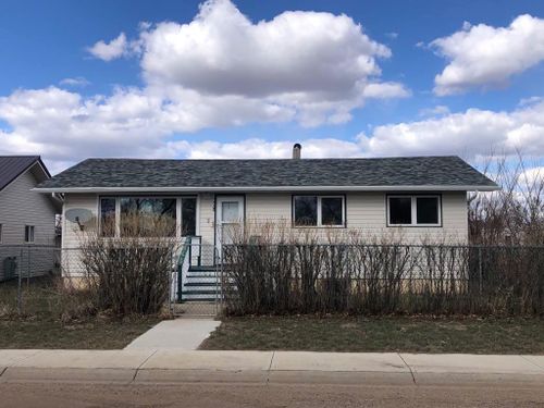 218 2 Ave Se, Youngstown, AB, T0J3P0 | Card Image
