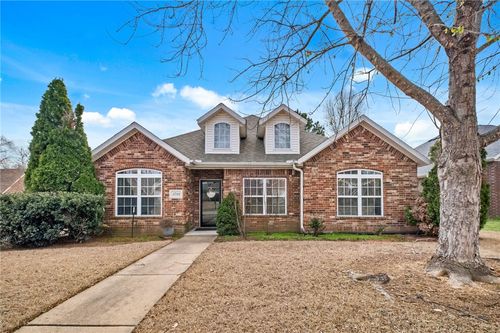 5702 W Stoney Creek Dr, Rogers, AR, 72758-8159 | Card Image