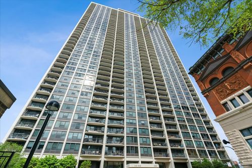 4301-4303-1560 N Sandburg Ter, Chicago, IL, 60610-7740 | Card Image