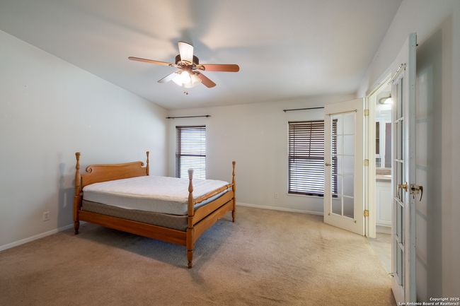 1075 Quail Run, House other with 3 bedrooms, 4 bathrooms and null parking in Lytle TX | Image 15