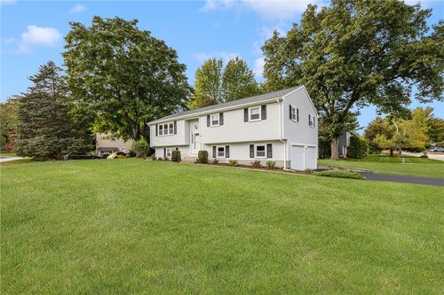 1 Midlands Dr, East Greenwich, RI, 02818-3032 | Card Image