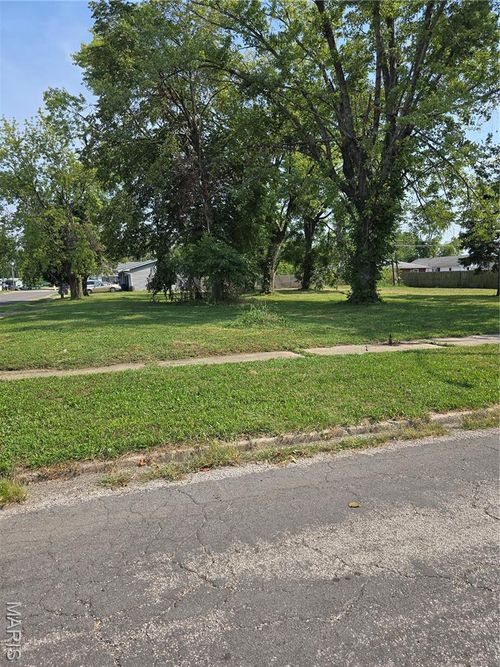 2830 Cayuga St, Granite City, IL, 62040-3107 | Card Image