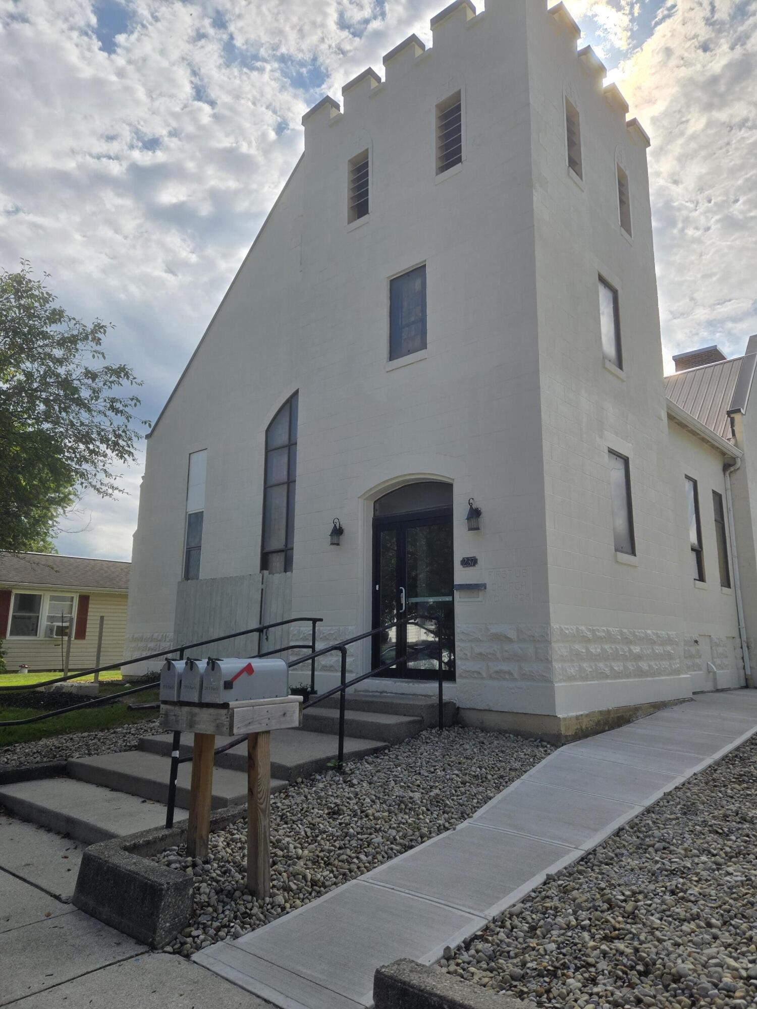 237 N Pine St, Saint Marys, OH 45885