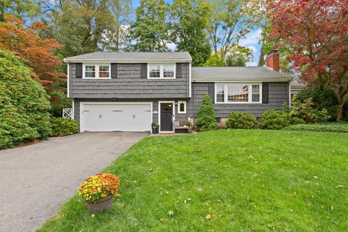 70 Longview Rd, Reading, MA, 01867-2818 | Card Image