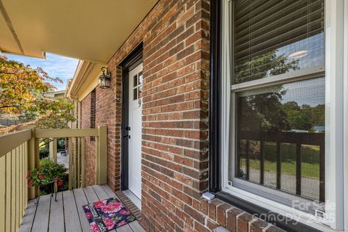 380 Corbly Dr, Hendersonville, NC, 28739-6575 | Card Image