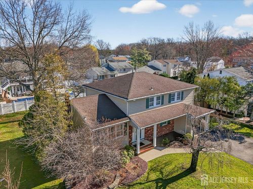7 James Ave, Kendall Park, NJ, 08824-1620 | Card Image