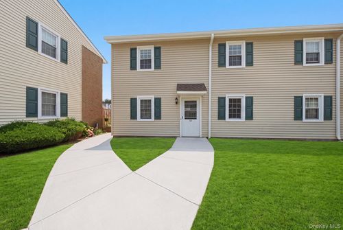 10-215 E Main St, East Islip, NY, 11730-2728 | Card Image