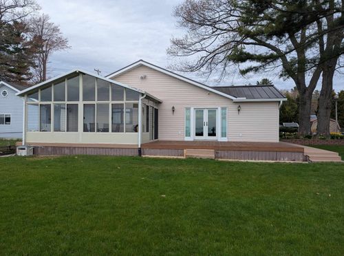 488 N Huron Rd, Au Gres, MI, 48703-9618 | Card Image