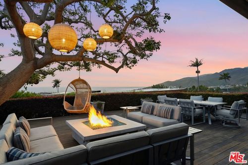 17763 Sabbiadoro Way, Pacific Palisades, CA, 90272-3115 | Card Image