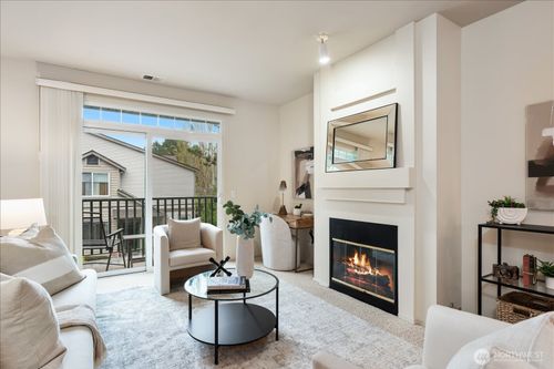 4486 248th Ln Se, Sammamish, WA, 98029-6400 | Card Image