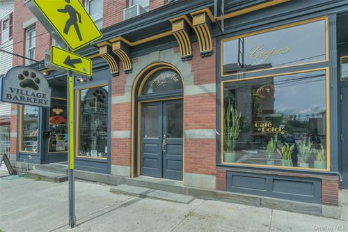 ph-31 Main St, Warwick, NY, 10990-1334 | Card Image