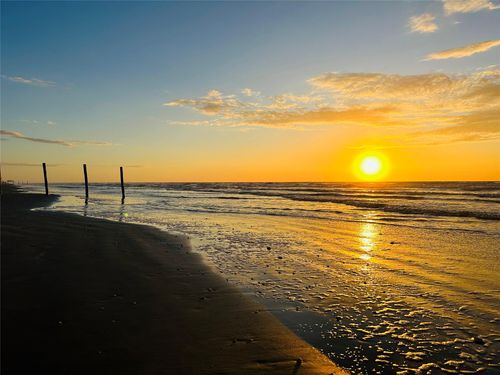 12917 John Reynolds Rd, Galveston, TX, 77554-9727 | Card Image