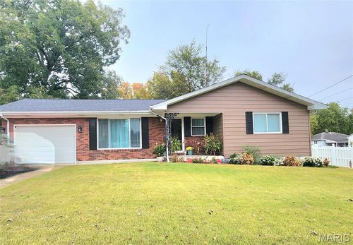 211 Dixie Dr, Chester, IL, 62233-2107 | Card Image