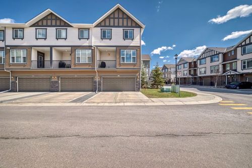 202 New Brighton Walk Se, Home with 3 bedrooms, 2 bathrooms and 4 parking in Calgary AB | Card Image