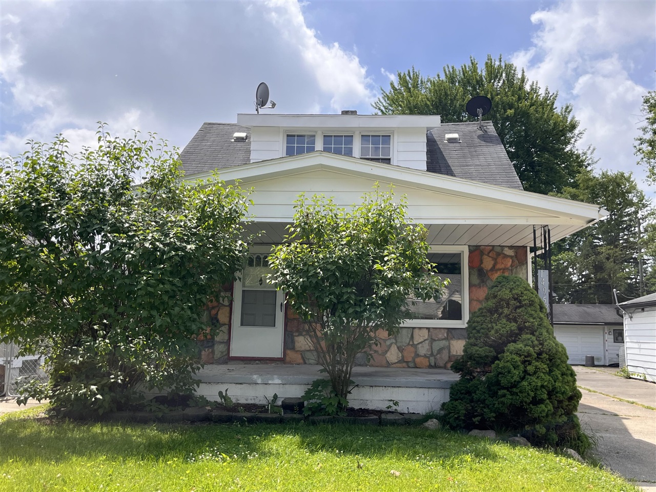 Sumner , Redford, MI 48239
