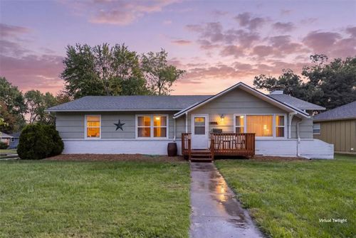 1606 Ne 68th Pl, Gladstone, MO, 64118-3636 | Card Image