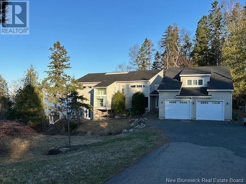 4 Cote Bleu Dr, Bathurst, NB, E2A3E8 | Card Image