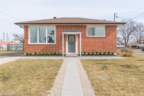 lower-213 Thorner Dr, Hamilton, ON, L8V2M5 | Card Image