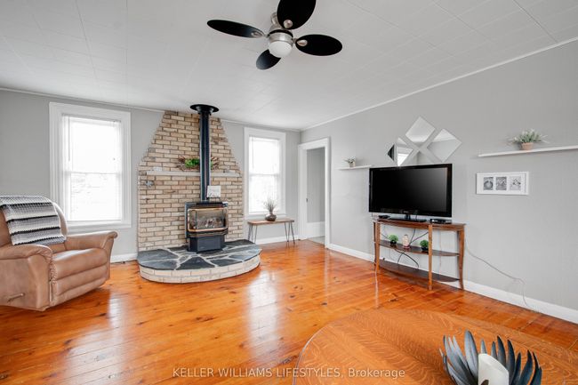 22 Prince St, House other with 2 bedrooms, 1 bathrooms and 6 parking in Forest ON | Image 24