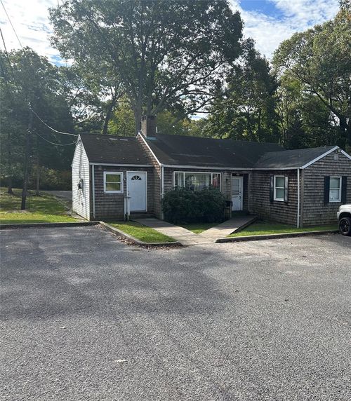 4 New Ln, Selden, NY, 11784-3322 | Card Image
