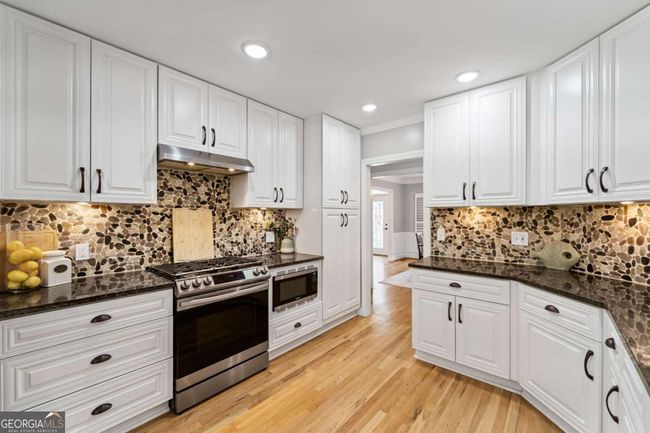 11155 Highfield Chase Dr, House other with 5 bedrooms, 3 bathrooms and 2 parking in Johns Creek GA | Image 11