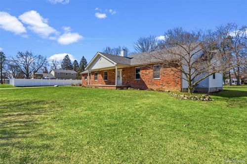 2363 Willowdale Dr, Burton, MI, 48509-2601 | Card Image