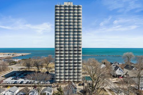 2525 S Shore Dr, Milwaukee, WI, 53207-1973 | Card Image