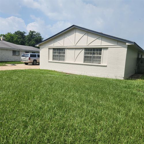 8710 Glen Shadow Dr, Houston, TX, 77088-3710 | Card Image