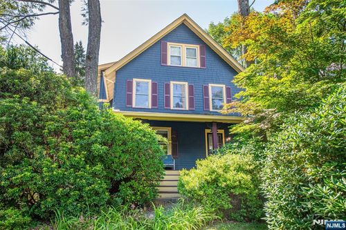 530 Up Mountain Avenue, Montclair, NJ, 07043 | Card Image