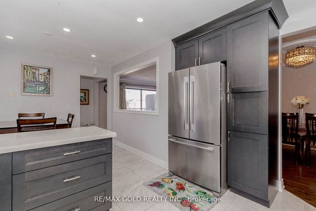 298 Royal Salisbury Way, House attached with 6 bedrooms, 3 bathrooms and 3 parking in Brampton ON | Image 15
