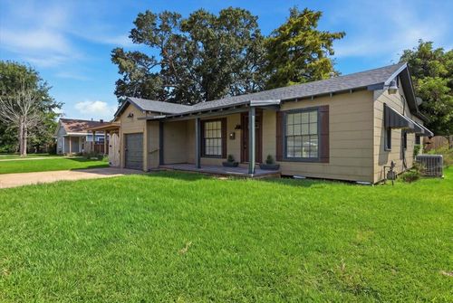 815 N 10th St, Nederland, TX, 77627-2714 | Card Image