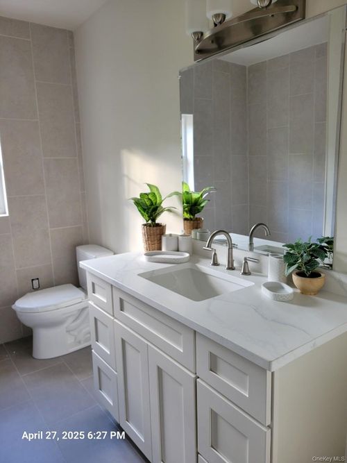 99 Mountain Ave, Highland Fls, NY, 10928 | Card Image
