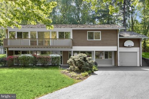 8210 Stone Trail Dr, BETHESDA, MD, 20817-4556 | Card Image