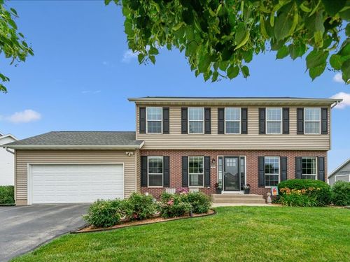 202 Rockhurst Dr Sw, Cedar Rapids, IA, 52404-8033 | Card Image