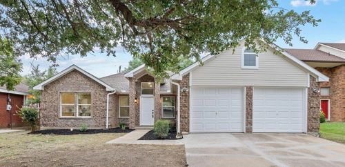 822 Trevor Way, Arlington, TX, 76001-7505 | Card Image