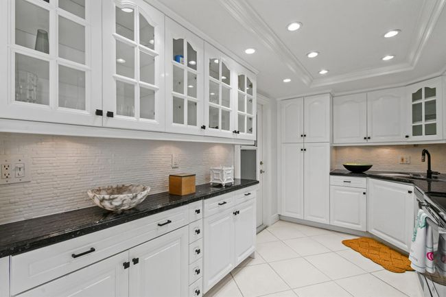 APT-112 - 2780 S Ocean Blvd, Condo with 2 bedrooms, 2 bathrooms and null parking in Palm Beach FL | Image 10