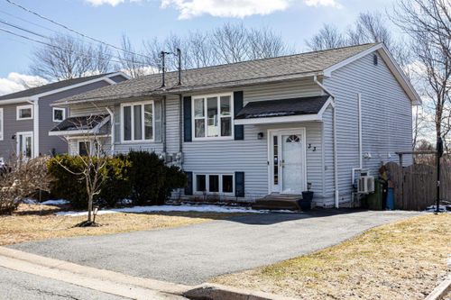 33 Florence Place Court, Lower Sackville, NS, B4C3Z4 | Card Image