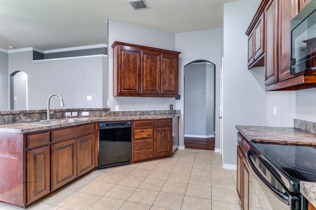There is no shortage of counter space in this kitchen. | Image 14