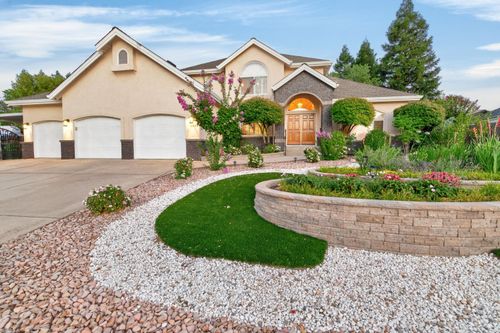 2426 Cumberland Dr, Redding, CA, 96001-5925 | Card Image